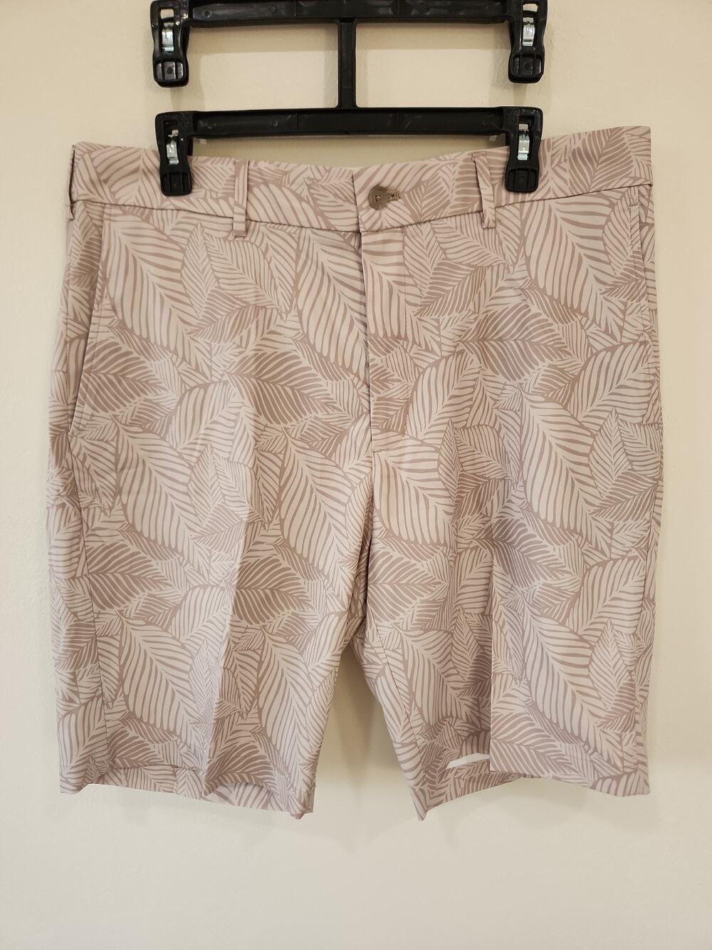 NWT Walter Hagen men’s P11 performance golf shorts size 38 flat front Tan